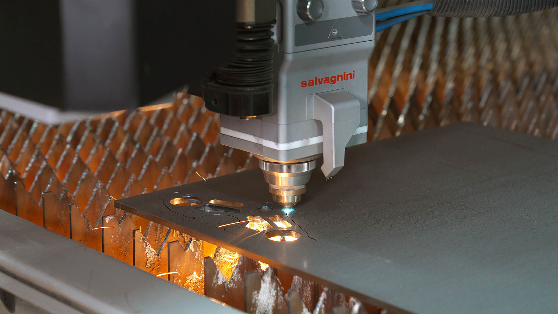 Compressed air cutting machine - ACUT